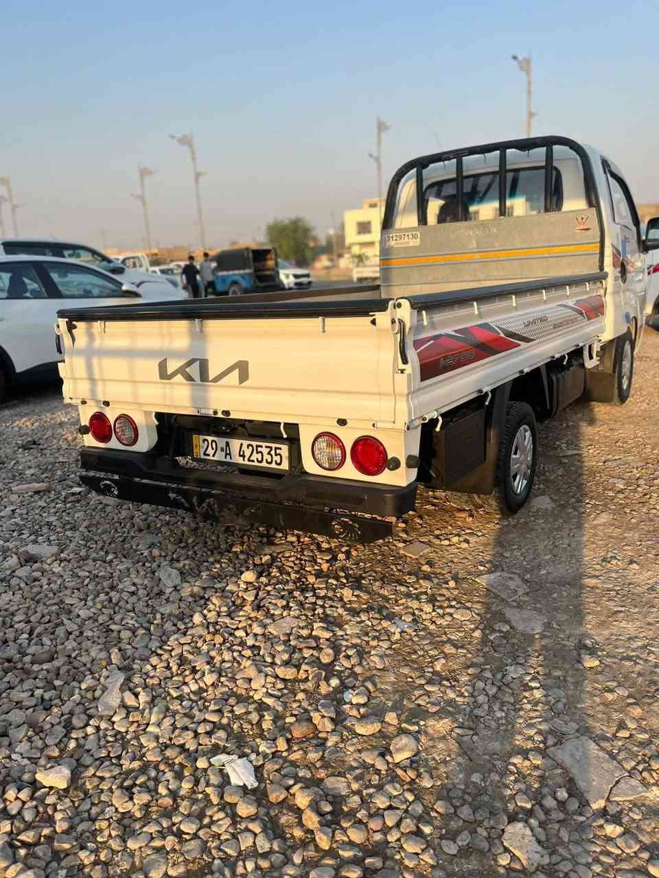 سلام عليكم كيه موديل 23
رقم  واسط نكليزي مجداد وكامل 

سياره تخم تاير شادلها محرك كير شاصي مكفول 
وشرط سونار تبريد وي السويج ثلج 

سياره مال جناي سياره مكفوله كفاله عامه من الوحه الوحه من صبغ بارد وشرط سونار 
عنون واسط الصويره السعر 148 وبيها مجال حك جيه فقط رقم هاتف ***********
