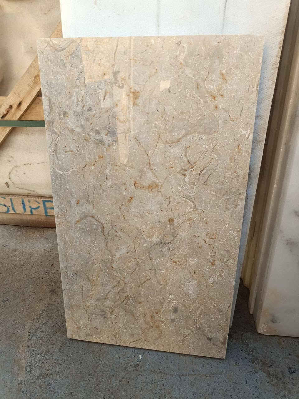 بسم الله
يوجد لدينا لوح ميناتور 
120 ×70
3س
وبعرض مغري

نص مكتوب في الصور:
- Galaxy A32
- EMC
- #MA39