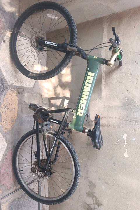 السلام عليكم ورحمة الله وبركاته 
اخوان بايسكل رياضي حجمه 26 
للبيع 
البايسكل متروك 
السعر 50 وبيه مجال للطيبين 🌹 
رقم الهاتف ***********
مكاني بغداد كاظميه