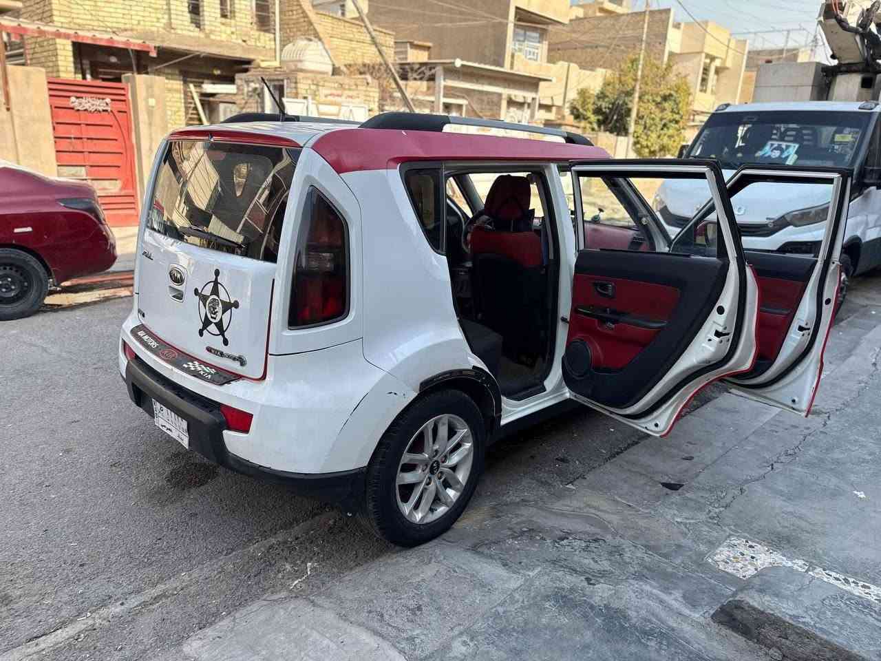 كيا سول موديل11 خليجي رقم بغداد ألماني محرك 1600(محرك جديد+گير) سنوية بأسمي نافذة لنهاية عام ٢٠٢٧ مكاني بغداد الدورة والسعر (90) وبيها مجال للطيبين...رقم الموبايل ***********...للبيع فقط بدون مرواس
