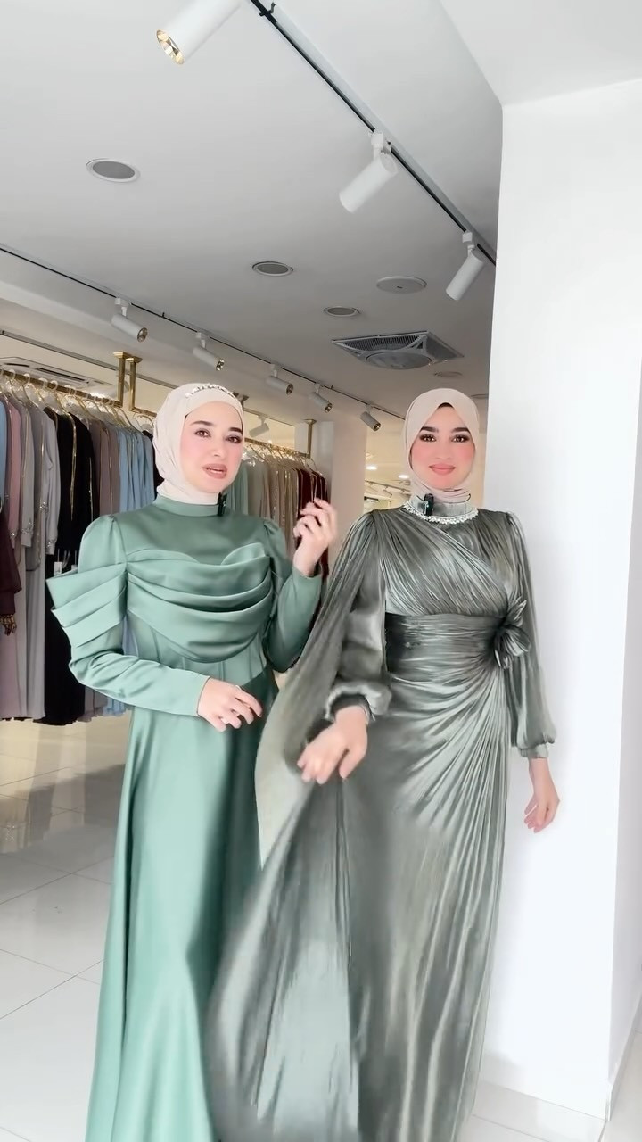 موديل • ملابس