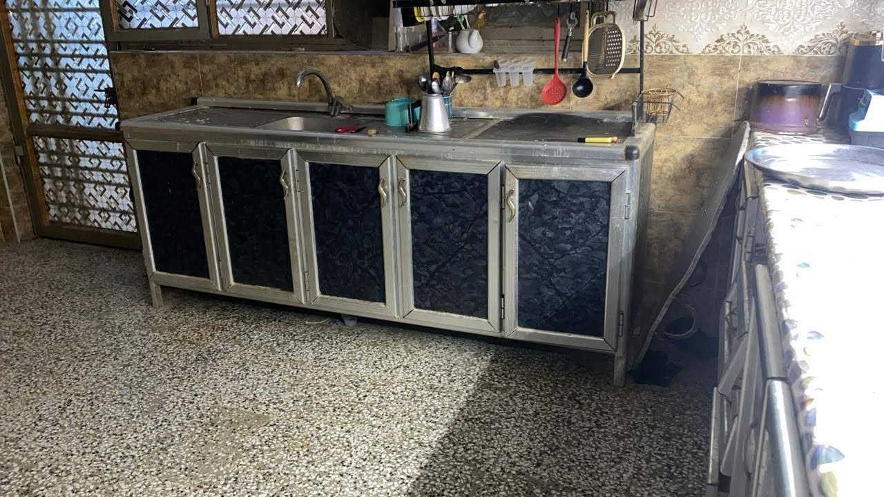 السلام عليكم اغراض للبيع ب سعر جداً مناسب سبب البيع ح ننتقل بيت صغير و مابي مساحة 

طباخ شغال فول فرن و عيون كلهن 
ميز بلازما نظيف جداا 
معرض كبير و حلو و نظيف
جرباية نفر مصار ٥ اشهر من مشترينها
كنتور خشب اصلي تفصال ٦ ابواب و ميز مراية
مجمده شغاله تجميد فول
و براد شغال 
بوفيه 
و كنتور ثاني ٣ ابواب  
و مبردات ٢ شغالة 
كااونتر نظيف خلل فقط ب جرارات و طبقه الفوك مال كاونتر

التواصل عل الرقم.  ‏‪***********
