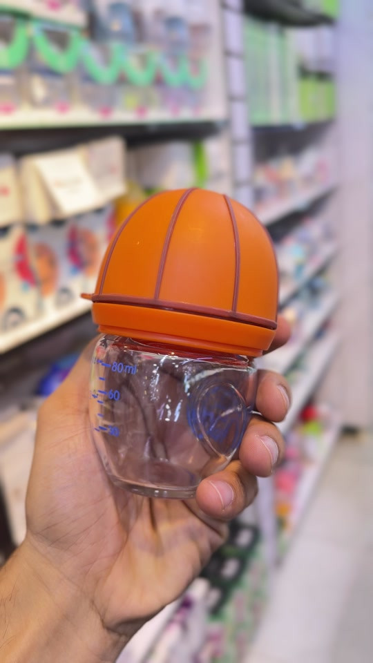 🍼💛 مَمّة أطفال أنيقة وعملية 💛 ✔️ تصميم جذاب للأطفال ✔️ غطاء شفاف للحماية ✔️ مناسبة للاستخدام اليومي 📲 للطلب واتساب فقط: *********** *********** 📦 حسوني بيبي لملابس الأطفال 🧸
