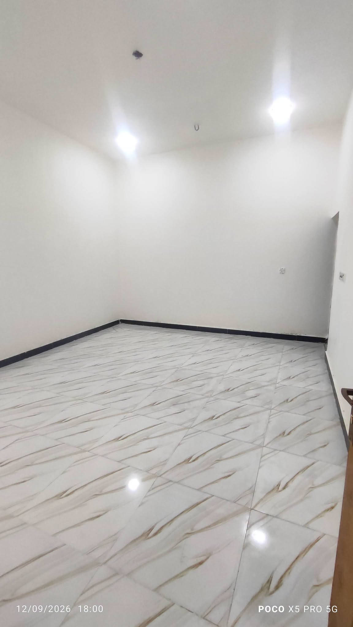 🏠 دار سكن للبيع في أبي الخصيب

📍 العنوان: أبي الخصيب – محيلة – قرب سوق محيلة
📏 المساحة: 210 متر مربع
📌 يبعد فقط 400 متر عن سوق محيلة

🔹 نوع الطابو: زراعي عراقي – نموذج 25
🏗️ بناء حديث فارغ وجاهز للسكن

يتكون الدار من:
🛏️ 3 غرف نوم
🛋️ ديوانية
🏠 صالة
🍽️ مطبخ
🚿 صحيات داخلية وخارجية

🛣️ يقع على شارع 10 متر تبليط
💡 تتوفر كافة الخدمات: ماء، كهرباء، إنارة، تبليط
🏘️ منطقة جديدة ومخدومة وجميلة

💰 السعر: 118 مليون دينار عراقي
✅ قابل للتفاوض

📞 للاستفسار والاتصال:
***********

نص مكتوب في الصور:
- 12/09/2026 18:01 POCO X5 PRO 5G
- 12/09/2026 18:01
- POCO X5 PRO 5G
- 12/09/2026 18:00 POCO X5 PRO 5G
- 12/09/2026 18:00