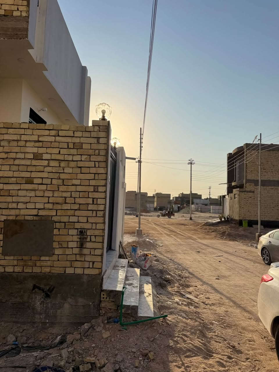 يا الله بيت ١٠٠م طابق واحد حي النداء منطقه  ٥٣ مفتوح على  شارع ٦٠ العرضي الأول يبعد عن شارع٦٠العرضي  ٢٠متر بنيان جديد محد ساكن بي اساس صب السگف صب البيت مرتب خدمات متكامله مدارس ماي كهرباء مجاري السعر ٧٠ مع المجال للاستفسار اكثر اتصل ***********

