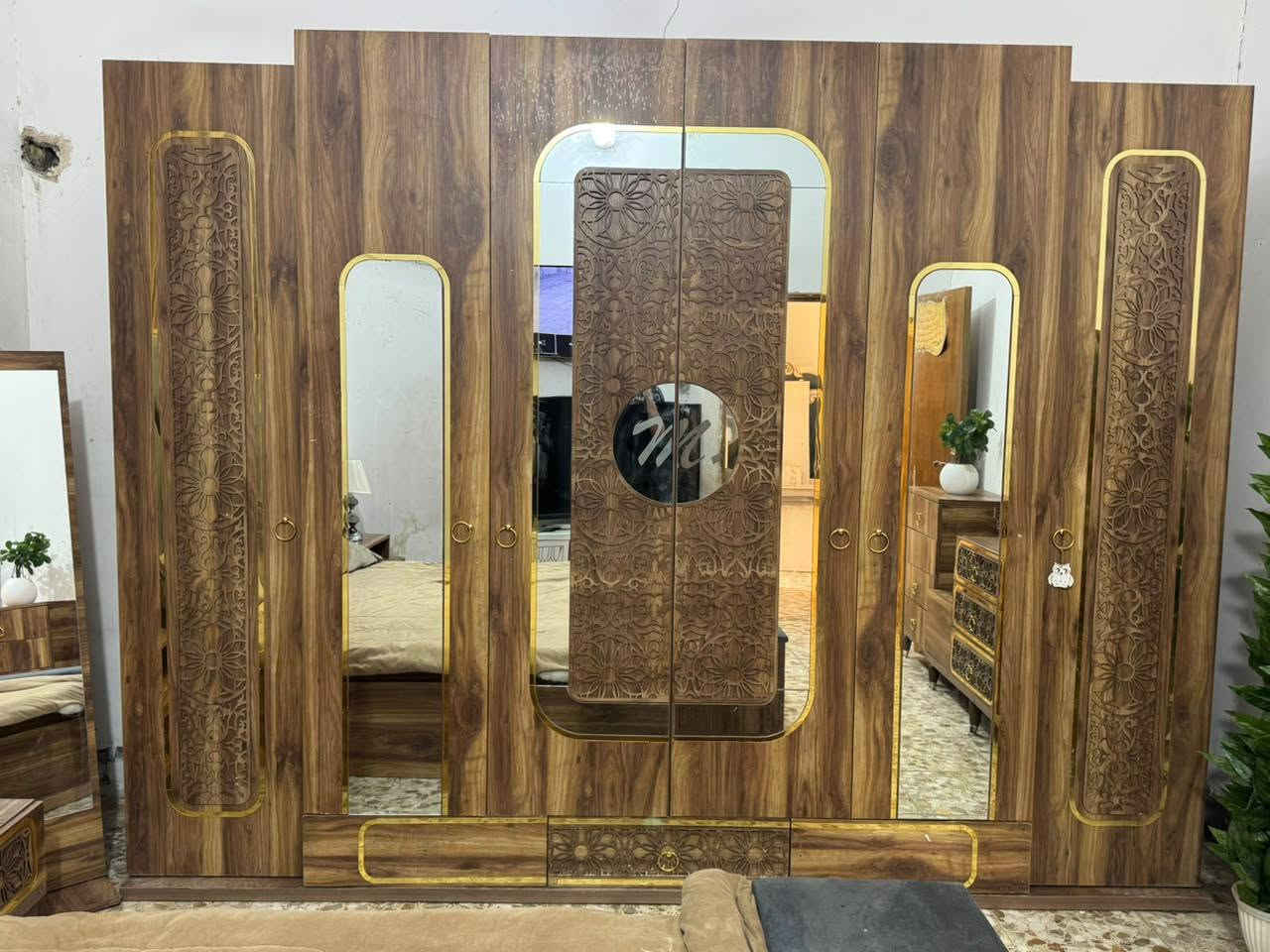 غرفه نظام ابواب 6 باب تركي نظيفه بدون ضرر السعر 750 وبيه مجال قليل مكان بابل قرب العاب المدهش م ***********

