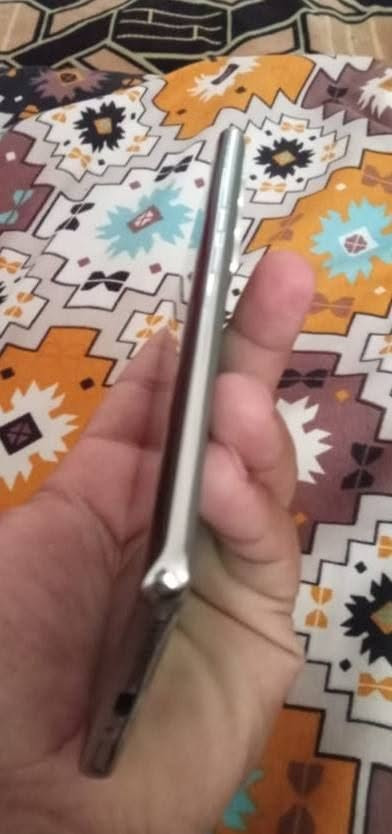 السلام عليكم مبايل للبيع تكنو كامون 40 برو فايجي كامل ملحقاته جهاز نضيف بمعنه الكلمه رايده 350 او امراوس اب هونر x9c العنوان نجف الكوفه حي ميسان رقم المبايل ***********
