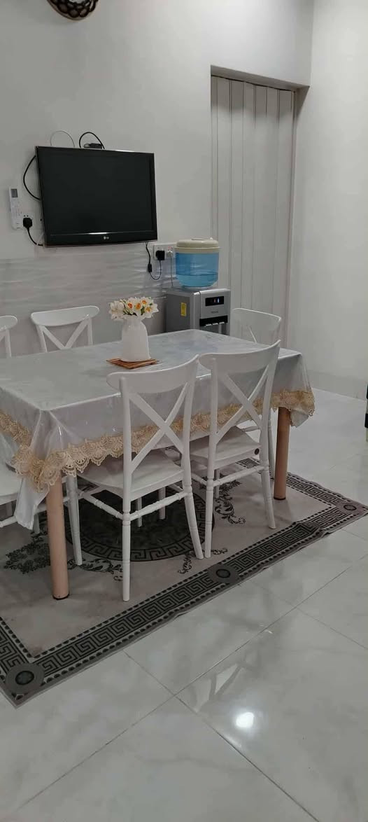 🛑 عروض مكتب زوايا للعقار .  🏢

🛑 دار للبيع في مزارع زيونه المقابله لحي الفلاح الثانيه جمعية 
     حمورابي .

🛑 مساحة الدار ( 110 ) متر طابق ونصف بناء حديث .

🛑 مساحة الواجهه للدار ( 5 ) متر .

🛑 خدمات كامله ماء /  كهرباء /  تبليط  .

🛑 اتجاه الدار شروق تام .

🛑 سند الدار جمعية ومسلم فيهم كرت بلديه  .

🛑 الدار يتكون من :
      كراج + استقبال + هول داخلي + غرفة نوم عدد ( 2 ) + مطبخ 
      حار و بارد + صحيات + مناور اناره .

🛑 للاستفسار عن السعر وباقي التفاصيل اكثر الاتصال على الأرقام 
      التاليه او مراجعة المكتب في مزارع زيونه :

     ***********          /         ***********

🛑 اضغط على زر المتابعه ليصلك كل ما هو جديد من عروضنا  .

🛑 نستقبل كافة عروضكم التجاريه والسكنيه والزراعيه والجمعيات .
