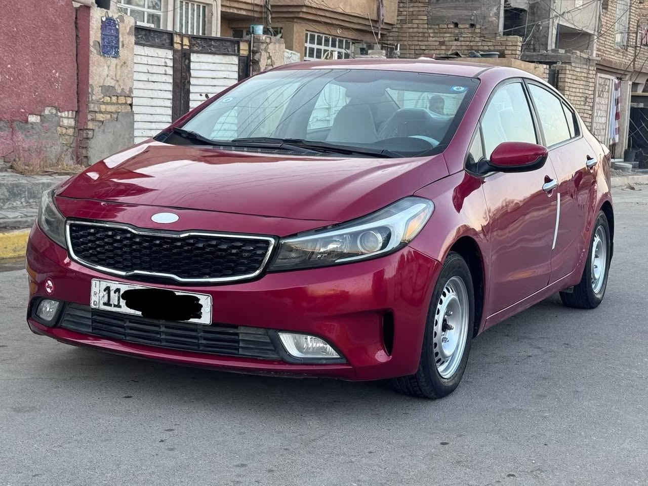 كيا فورتي 2018 وارد امريكي مواصفات الS حادثها جاملغ وبنيد 
رقم بغداد باسمي 
كير محرك مكفولات تبريد ثلج صدر خلفي امامي جديد تخم تاير ووياله جدد
السعر 94$ وبيها مجال
مكاني بغداد
***********

