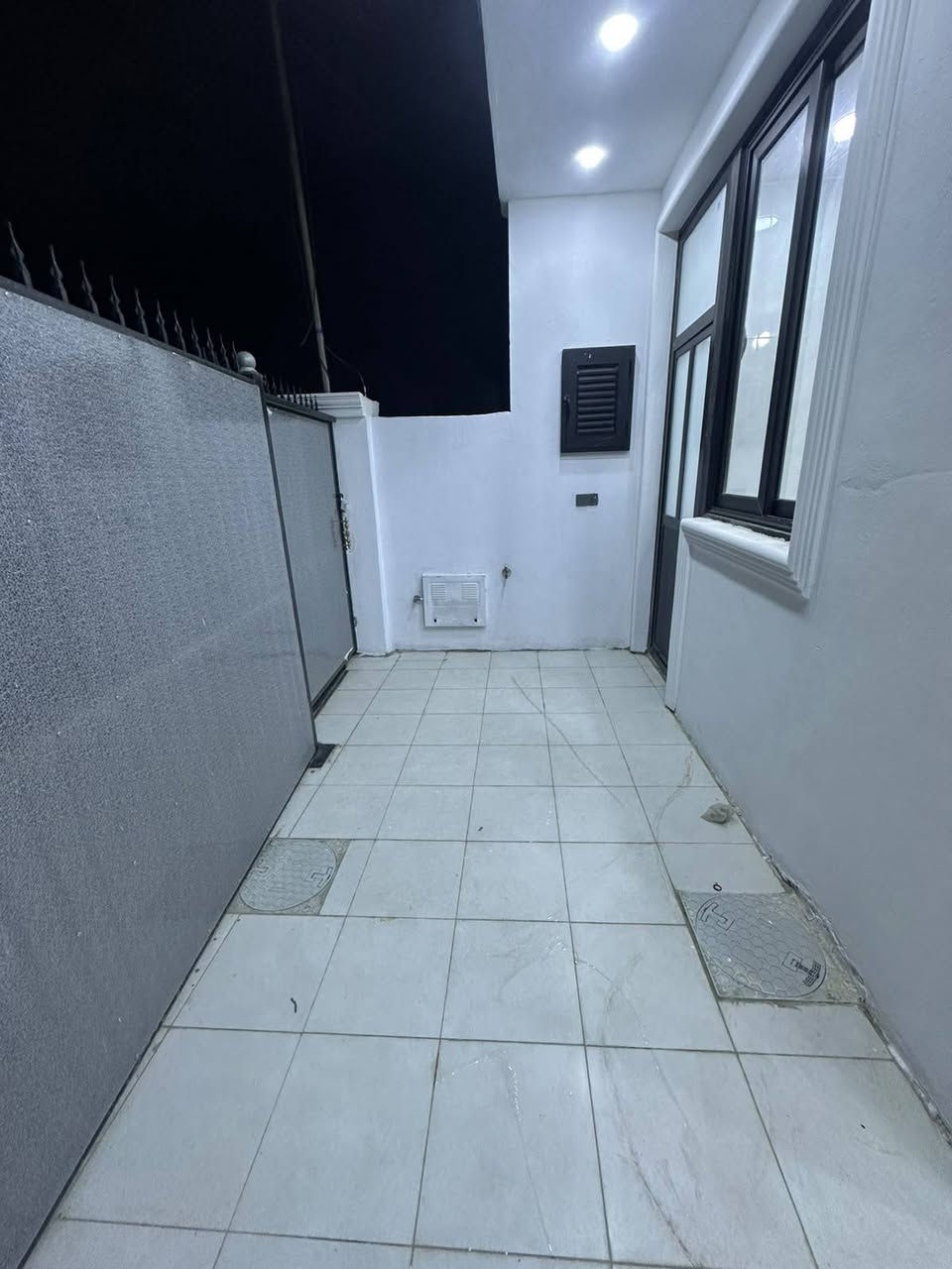 بيت للايجار مقابل بانزين خانة
بناء جديد فول يتكون من غرفة نوم وصالة كبيره 
 ومطبخ واستقبال وصحيات 
الاستفسار ***********
