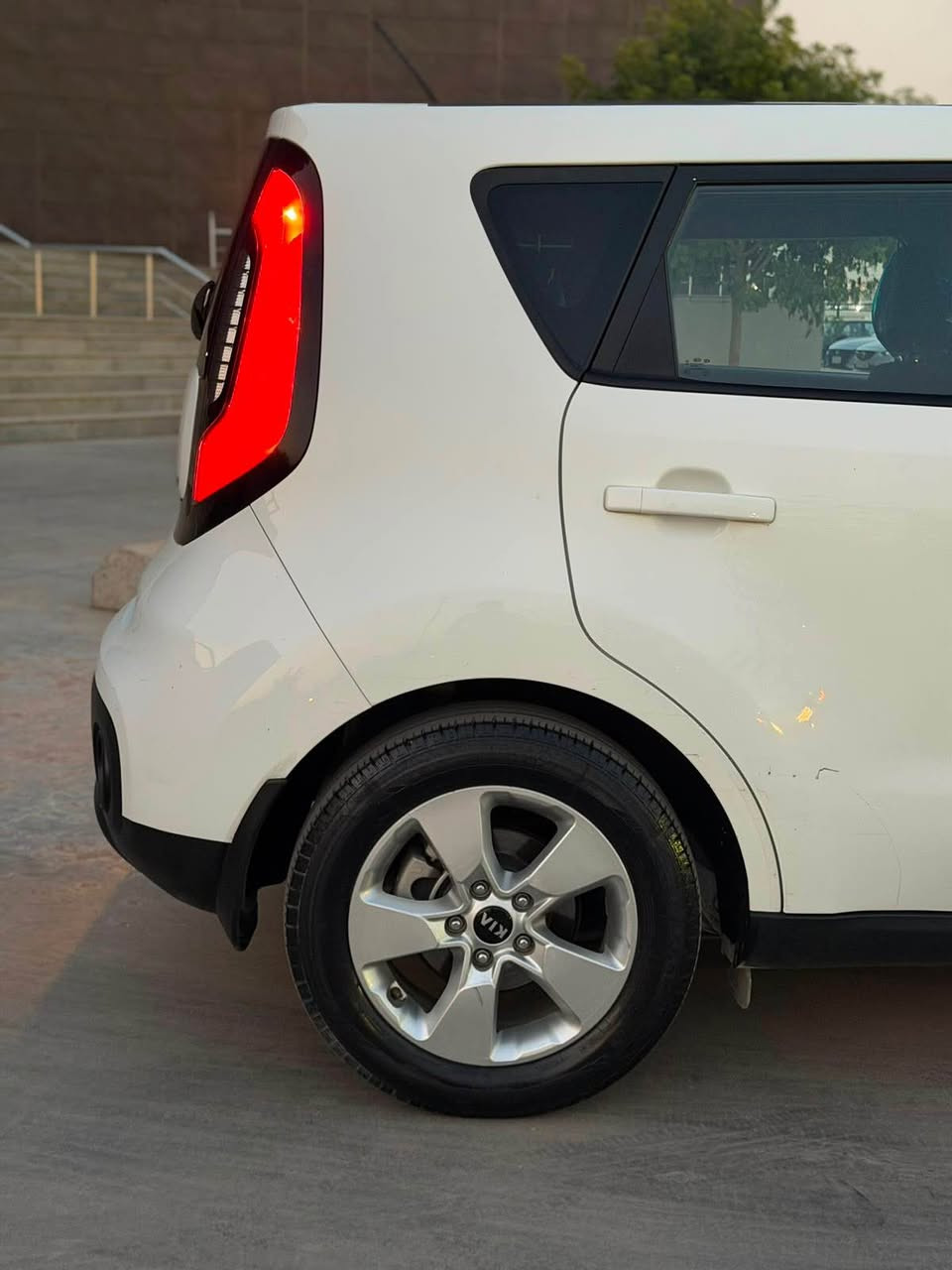 Kia soul

كيا سول 
موديل ٢٠١٩
رقم سليمانيه.  كوبون بنزين بي  بشرط تحويل ثاني يوم 
كير محرك بشرط مامفتوح  محرك جبير 
سياره جديد و جاهزه بدون نقص
تاخم صدر.  تايرات جديد 
مواصفات eco.   شاشه جبير.  ABS  سماعات boss  
تحديد سرعه.   و تحكم استيرن 
سياره بيها باب واحد صبغ بدون دواخل. بدون ارباك 
مكان سياره كركوك 

سعر ١١٥ وبي مجال.  خابر وتدلل ماجاوب تعليق او رساله 
***********
*********** كركوك, العراق
