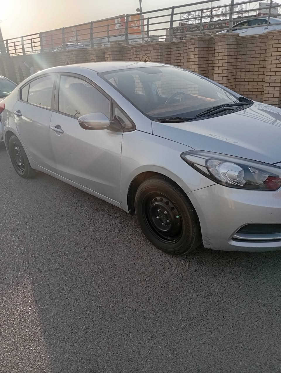 كيا سيراتو موديل 2016 خليجي بيه باب الخلفي محرك 1600دوش سعر 115$ رقم اربيل ***********

