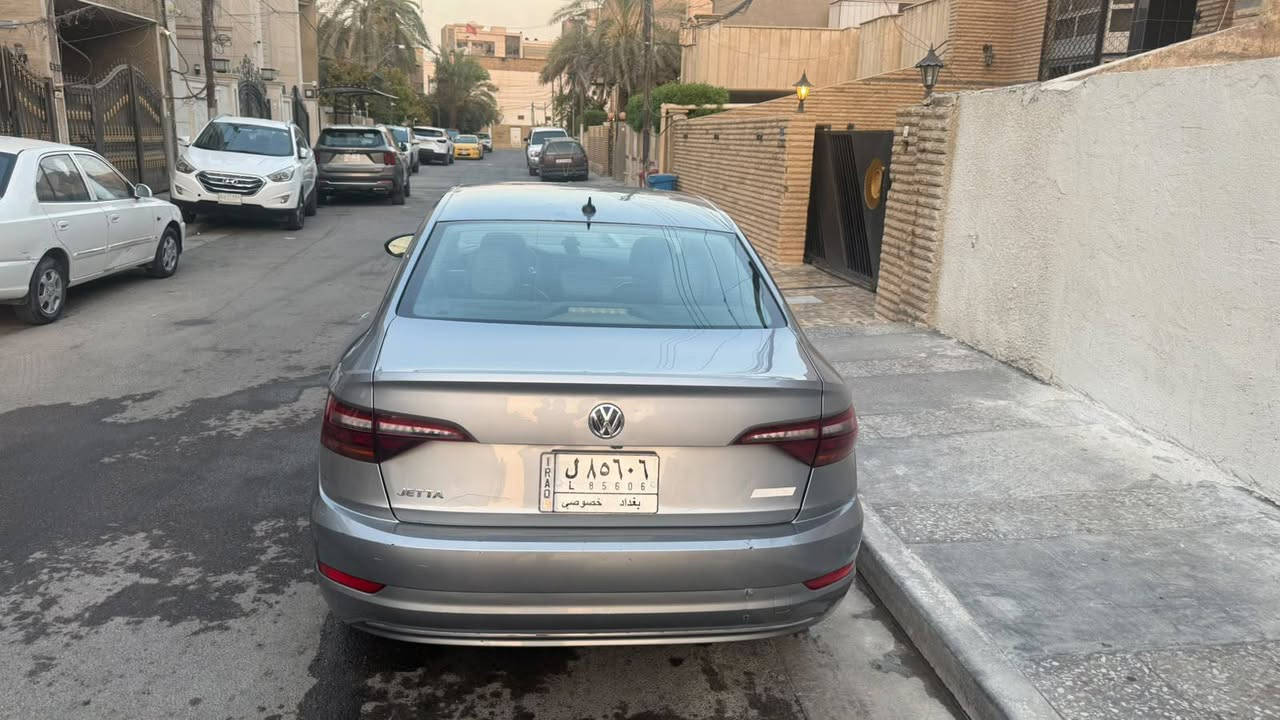 السلام عليكم للبيع او المراوس بجيتا احدث
جيتا موديل 2019 
السيارة مواصفات S المعروفة 
السيارة كاملة مكملة بدون اي نقص 
عليها باتري جديد +تخم تايرات جديد
شرط تبريد ثلج وترايك للبصرة
حادث السيارة بنيد + صبغ باب الخلفي الايمن وشويه  بالهلال مال جاملغ ( شاصي لغد مكفول ) 
السعر : 125 وبيها مجال
موقع السيارة بغداد السيدية 
رقم السيارة بغداد بأسمي تحويل ثاني يوم 
*********** واتساب
