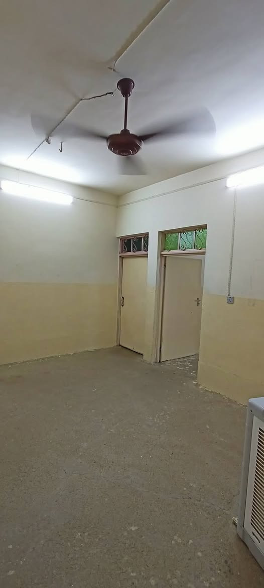 دار للايجار 🏫
🔳حي البكر قرب جامع البديع 
🔳مساحة 300م 
🔳3 غرف نوم وهول واستقبال ومشتملات كراج سيارة...
🔳للاستفسار مراجعة مكتب المازن حي البكر شارع المنظمة قرب المركز ...
🔳او الاتصال على 📞 ☎️ ***********
