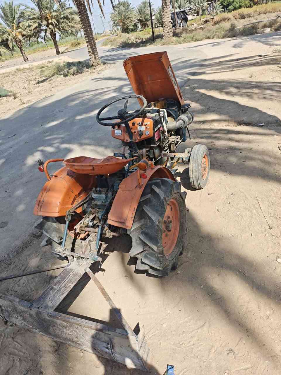 كابوته B5000 دفع خلفي. كلش نضيفه ماناقصها شي وكلشي شغال نگره سلف كهربائيات كامله جديده مامصلح بيها شي ابد وياها الرفاس مالتها.سعرها 22ورقه وبيها مجال قليل. ***********متواجد واتساب وفيس
