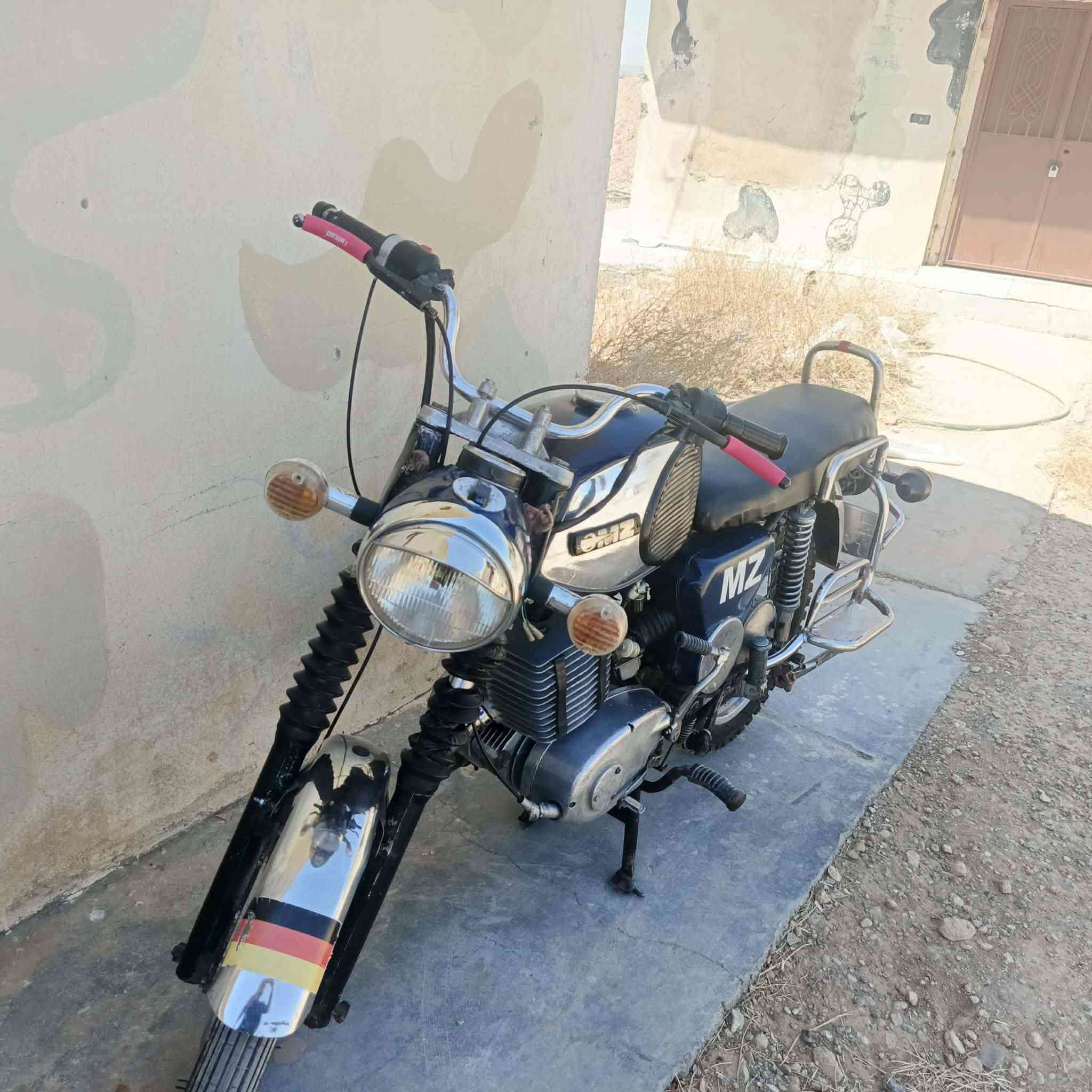 السلام عليكم دراجه للبيع موديل  81 دراجه حلوه شلعه Mz@ونظافه فول بدون السعر 900 الرقم للاستفسار***********
