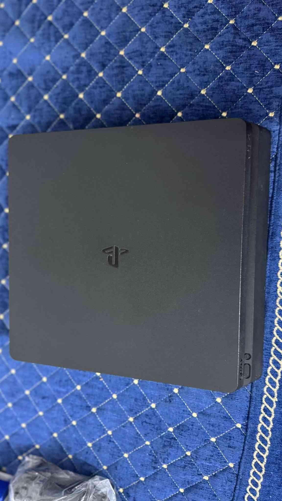 سلام عليكم 🌹 
شبابPlayStation 4
جهاز استعمال شخصي مو مال قاعات كاضي 
1/يدات عدد2 اصليات
2/يجي ويا غراضه كامله
3/جهاز حالته جدا ممتازه بعده لك ستيكر شركه
4/مهكر نضام قرص بي العاب خير من الله 
5/الذاكره500
الاستفسار *********** رقمي للتواصل واتس واتصال!!!!!!+ما متواجد فيس قليل+ 
راح يكون سعره (280)الف وقابل للتفاوض 
العنوان بغداد حي ور ام الكبر والغزلان 🌹
