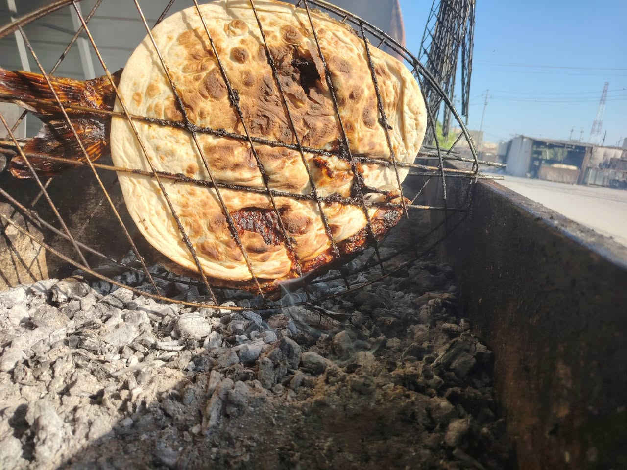 اللهم صلي على محمد وآل محمد ♥️ 
السمك الشوي والطعم واحد على واحد😋😋😋 
شرط سوده مال اقفاص 🐟 🐟 🐟
سعر الكيلو 6000💰💰💰 
يتوفر خدمة توصيل 🚴 🚴 🚴 🚴 لجميع مناطق
المسيب
***********
