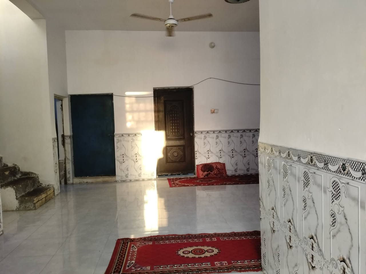 السلام عليكم
بيت للبيع المساحه 270زراعي بناء طابوق 
قرب جسر بني كعب الحولي الجديد 
يحتوي على غرفتين ومطبخ وصاله واستقبال وصحيات 
السعر 65 وبي مجال 
هاتف ***********
