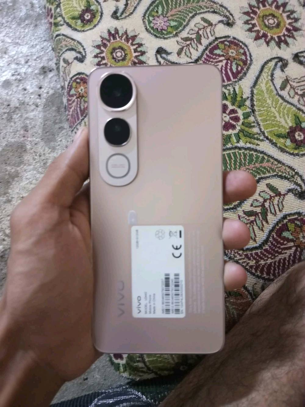 جهاز البيع ‪vivo V50 Lite 5G الجهاز حيل نضيف ملحقات كمل شحنه 100 واط ذكره 512 الرم 24  السعر 580 وبي مجال