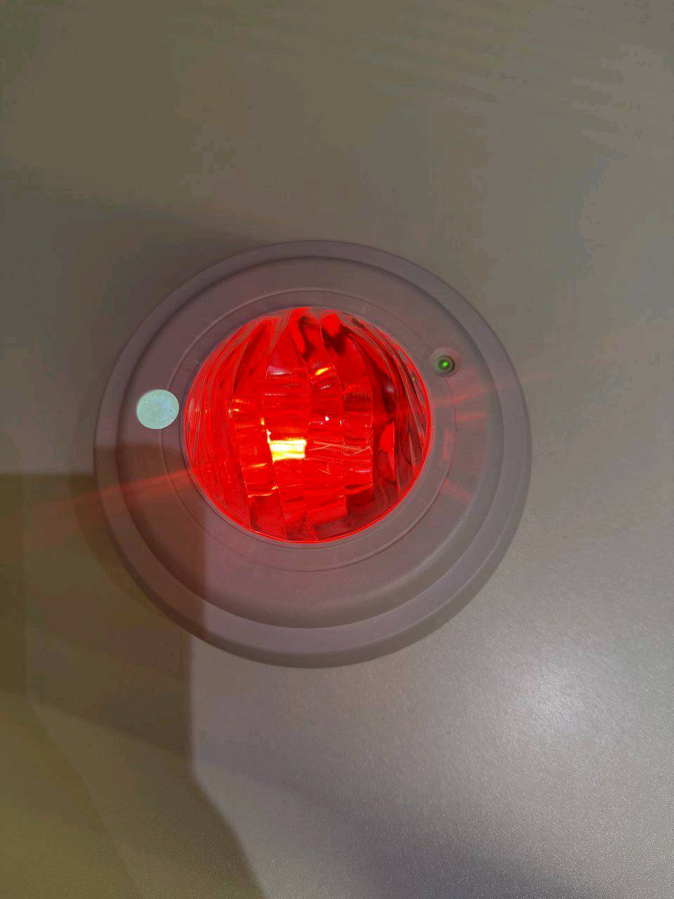 مصباح إسقاطي • بلوتوث • إضاءة RGB