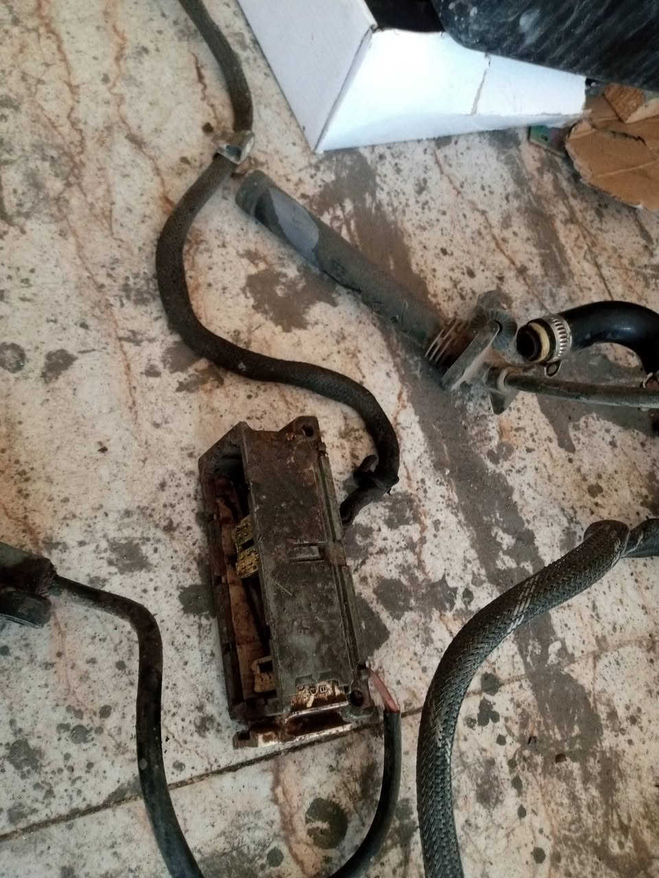 اغراض مال شيري تيگو و a5 للبيع حسب ما موجود بالصورة
كربلاء للاتصال *********** - ***********
