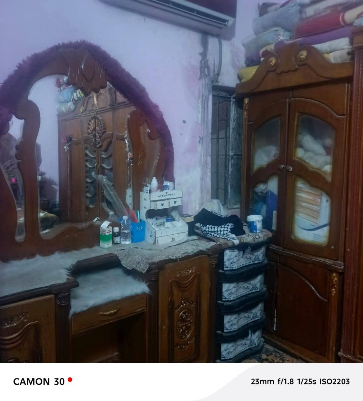 للبيع بيهن مجال

نص مكتوب في الصور:
- 100
- 125
- CAMON 30  23mm f/1.8 1/50s ISO961
- 150
- 150 CAMON 30 23mm f/1.8 1/33s ISO966
- CAMON 30  23mm f/1.8 1/33s ISO1706
- 250 CAMON 30 23mm f/1.8 1/50s ISO889
- 60 CAMON 30 23mm f/1.8 1/33s ISO1637
- CAMON 30 • 23mm f/1.8 1/25s ISO2203