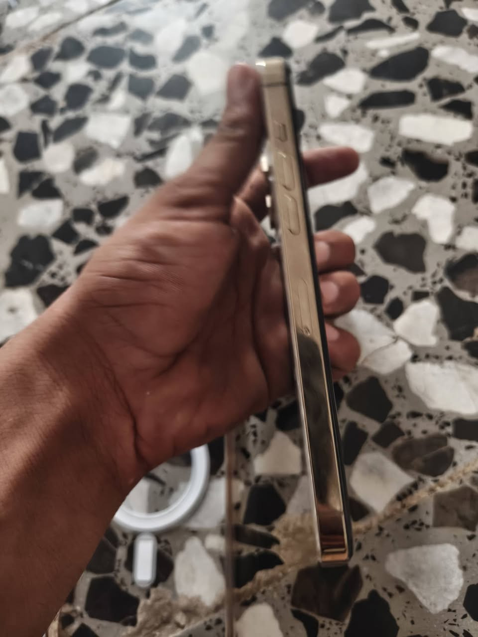 سلام عليكم ايفون 12 برو ماكس ذكره 256 مبدل بطاريه وشاشه فيس ايدي شغال الضهر مكسور بل ما موضح بل صوره جهاز نضيف اكله كامرات تخبل السعر 350 وبي مجال مكاني الزعفرانيه الرقم ***********
