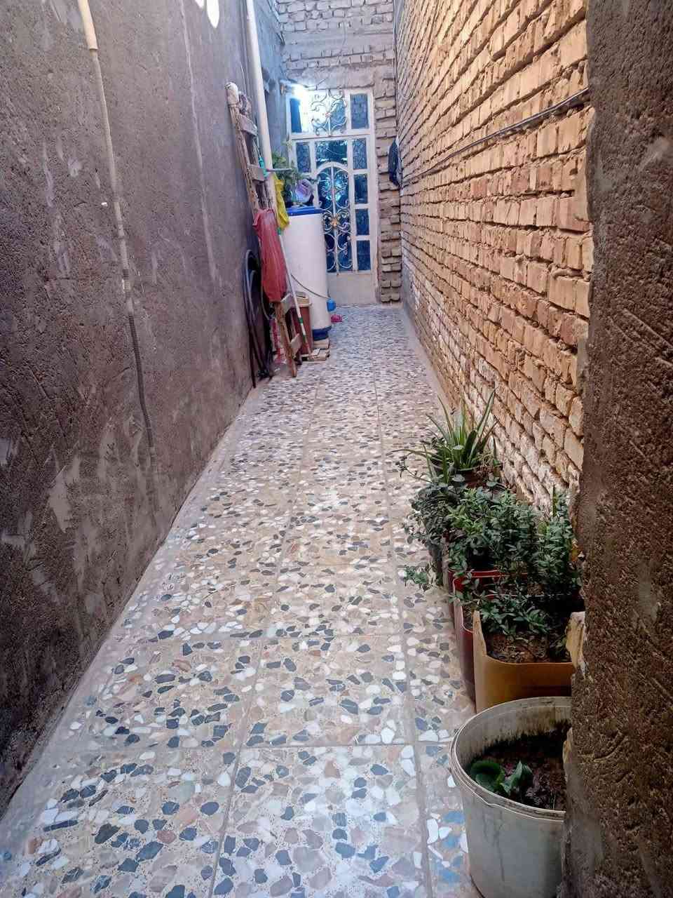 السلام عليكم ورحمة الله وبركاته..
عندي بيت بحي السفير 125 متر 5*25 طابق ونصف فرع أفران علي الهادي.. ثاني فرع على اليمين..
رايدة 75 وبي مجال.. سند 25.
*ملاحظة:البيت حالياً فارغ تشتري وتستلم مباشر. 

للأتصال أو واتساب..
***********
