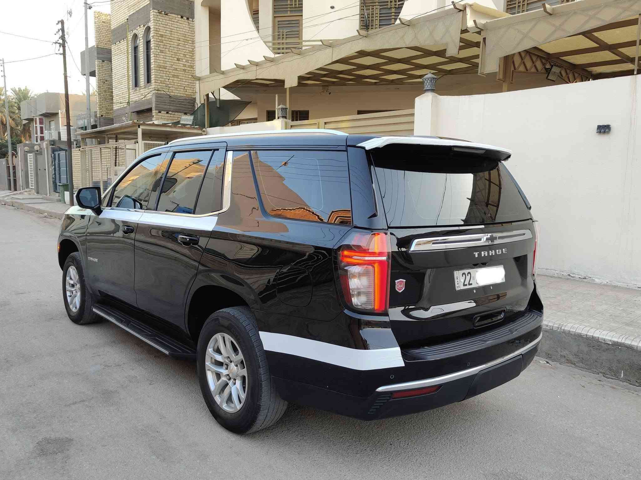 السلام عليكم تاهو  2023  خليجي مضلل بالسنوية فئة LS وكاله المنصور  علامة سوداء مكفولة كفالة حتى الدعاميات 
اصبعين PDR فقط بلجاملغ الخلفي كفاله من الفتح
رقم شمالي اربيل انكليزي محرك 8 سلندر 5300
ماشيه 112 ولا گلوب مشتغل بلدشبول 
المواصفات 
 • بصمة تشغيل وأبواب تشغيل عند بعد
 •مقعد السائق قابل للتعديل كهربائيًا بـ8 وضعيات.
• مقعد الراكب الأمامي قابل للتعديل 
• صف ثاني قابل للطي بنسبة 60/40.
• صف ثالث قابل للطي بالكامل لتوسيع مساحة التخزين الخلفية
• نظام دخول ذكي بدون مفتاح (Keyless Entry)
• إضاءة داخلية LED
• دعم Apple CarPlay وAndroid Auto (لاسلكي)
• كاميرا رؤية خلفية عالية الدقة
•اوتو هولد
•كشنات كهرباء
•رادرات اماميه وخلفية وجانبية
• تنبيه الاصطدام الأمامي.
• فرملة طوارئ تلقائية.
• نظام الحفاظ على المسار.
• مساعد التوجيه.
• إنذار المشاة الأمامي.
• مساعد الإضاءة العالية التلقائي.
• كاميرا خلفية.
• حساسات ركن خلفية.
• نظام StabiliTrak للتحكم الإلكتروني بالثبات
السياره جديده جدا بمعنى الكلمه على وضع الشركه 
مابيها اي نقص السعر 410
للاستفسار ‏***********
