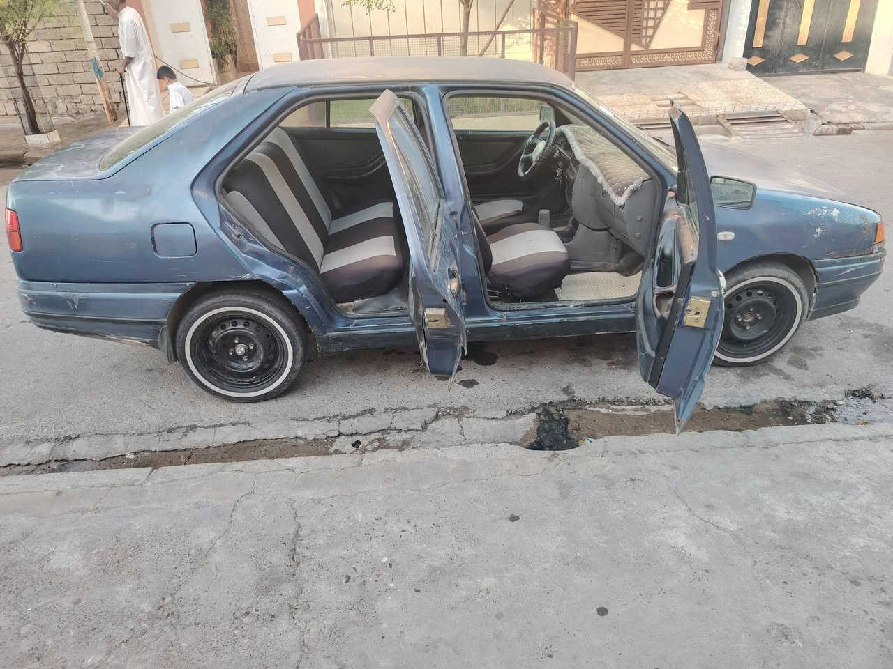 سياره سيات برازيلي
موديل 91 مكينه 8/0
مكينه كير شرط بدون صبغ 
سنويه بيضه شرط التحويل 
وكاله من الوكيل السعر 15وبيها مجال 
الاتصال *********** بي واتساب

