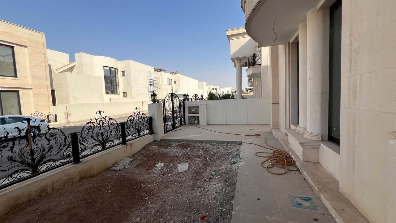 🏫ئه م ڤيلايه بۆفرۆشتن له ديپلوماتى سه فيران

رووبه رى 500متر
بۆزانیاری زیاترپه يوه ندى بكه 
واتساب***********

للبيع 
فيللا ديبلوماتى سفيران
500متر
