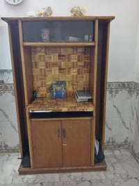 ميز • قابل تفاوض • محتاج جرابي