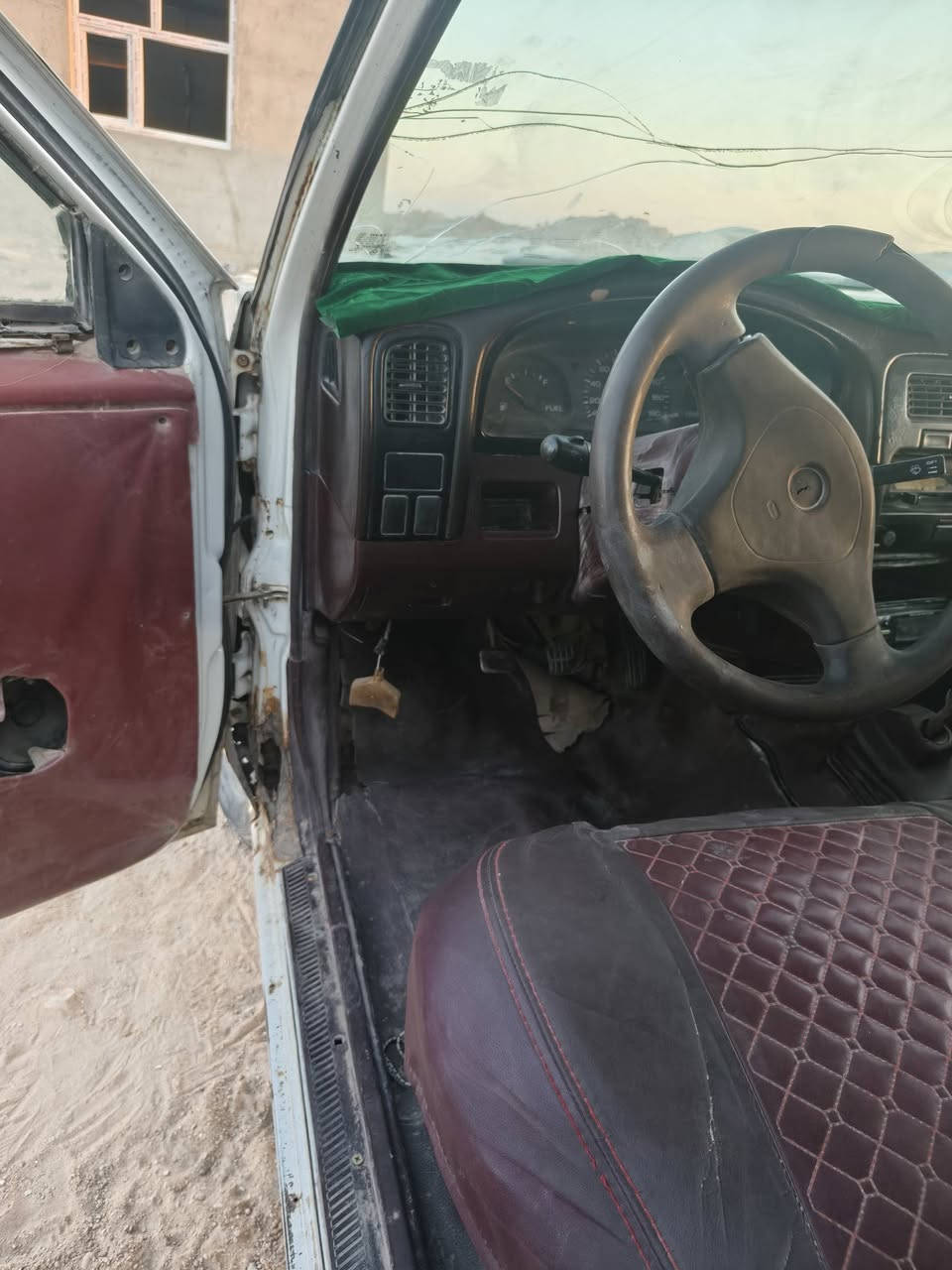 السلام عليكم من رخصت الدمن

سياره للبيع موديل 96سياره حلوه رقمه بغداد هاي السياره مثل ماشوف بل صوره بيه اخياسات بل بدي وشاصي شي بصيييط وربعيه 
حته تبريده يشتغل بس عوزه غاز وهاي البطانه مال العبري طاحت او مموجوده السياره كفاله عامه من الصبغ وضربه اي بس مثل مموضح بصوره بيه خياسات بصيطه مو تجي وتعاتب السياره (بدون راعي) 
لوح موجوده سنويه موجوده وكفاله من السرقه ياعزيزي بس حكومه ملي علاقه مكان السياره( نجف)  السعر عزيزي( 4ملاين) او بيه مجال وحياكم الله
خاص مفتوح وهاذ رقم ***********
