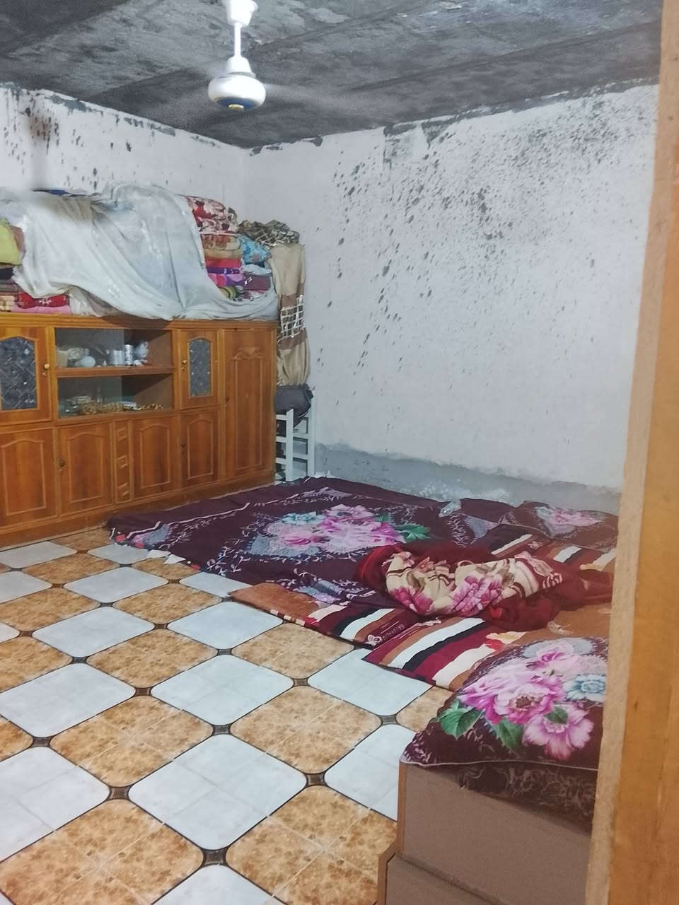 السلام عليكم دار للبيع طاب الزراعه المساحه 115 سنه 25 السعر 18 وبي مجال العنوان المعاره طريق الزوار يم سيد سهيل الاتصال على الرقم والشراي بخير يدلل ***********
