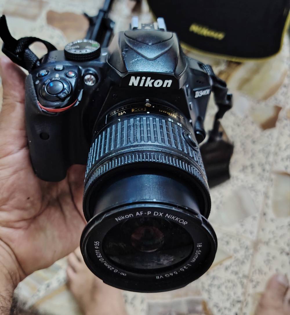 نيكون D3400 • عدسة 18-55 أصلية • بدون غبار