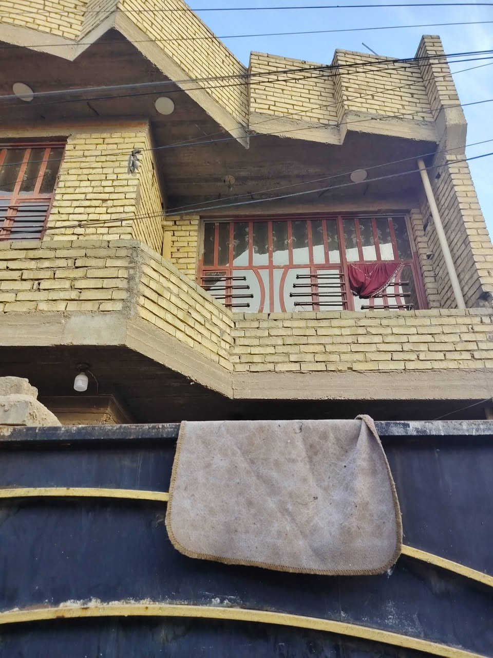 دار للبيع • ١٠٠م • سعر مناسب