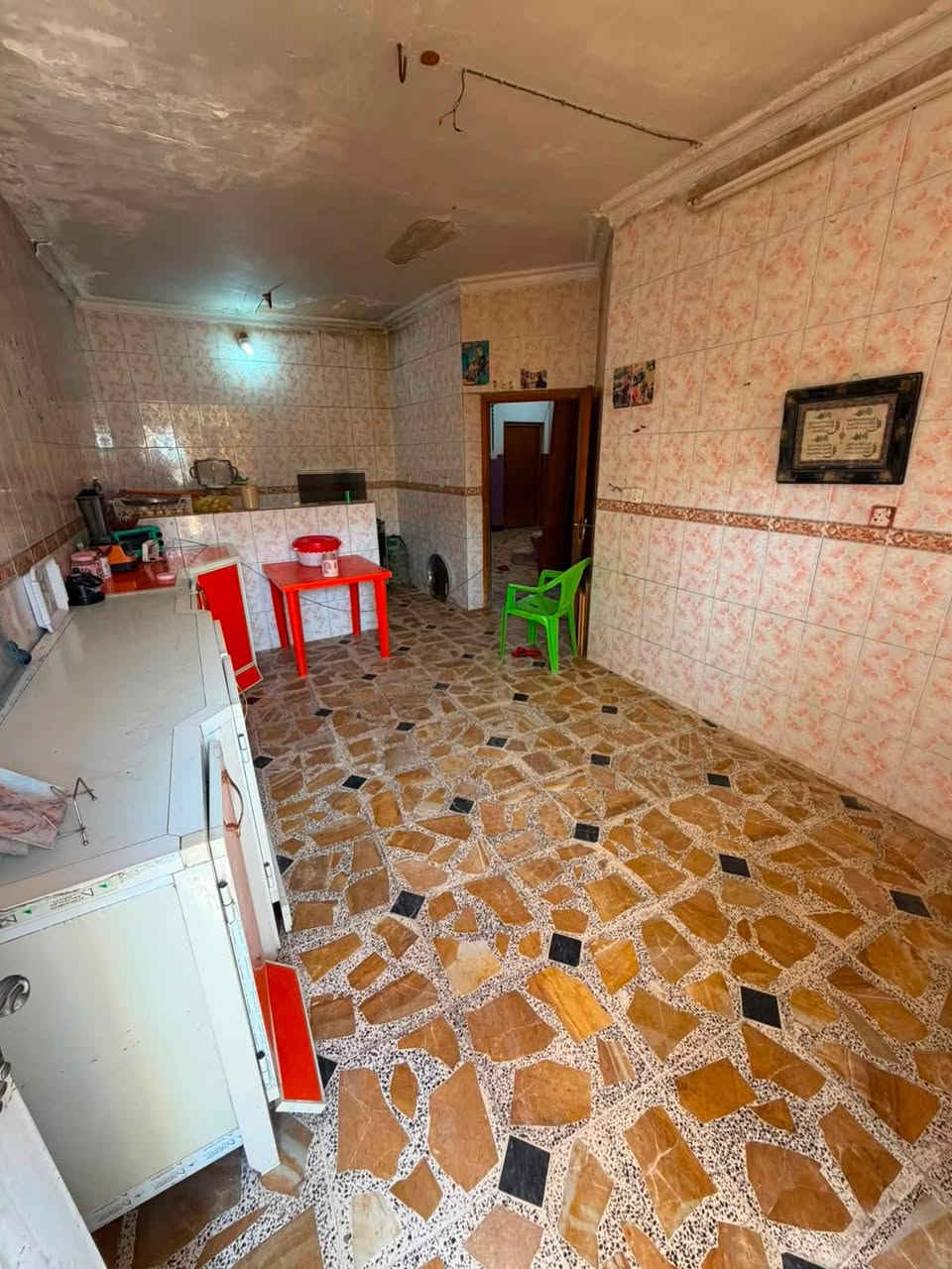 مشتمل للبيع حي الجبيريه الثالثه خلف معمل الكاشي 
بل بدايه موقع راقي مساحه 150متر 
غرف وصاله ومطبخ واستقبال وصحيات 
بسعر مناسب 
الاستفسار والاتصال ***********
توجد لدينه جميع العقارات
