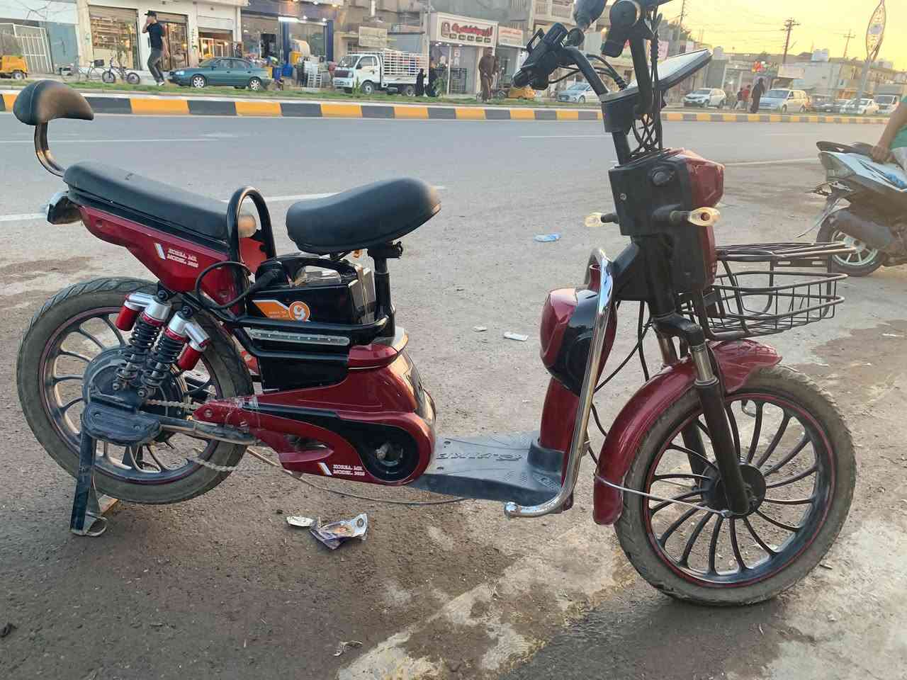 دراجة كهربائية • ٥ بطاريات