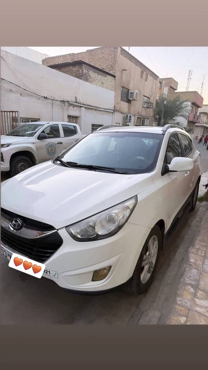 توكسان امريكي (مديل 10 )نظيفه وارد امريكي محرك 2400  _  صدر كير محرك كفاله تبريد بعده بالكارتونه بدلت منظومه جديده تبريده ثلج موصفات فول عدى الفتحه كشنات يدوي شاشه كامره دواره تحكم ستيرن  للتواصل اتصال  ***********
