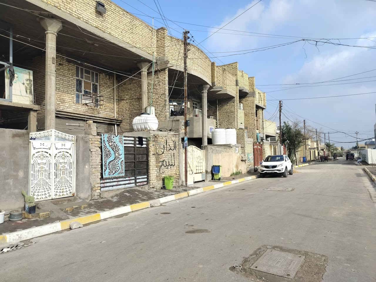 السلام عليكم قطعة ارض ركن للبيع مكان مميز جدا في خدمات مسقط قريب المستشفى التركي  المساحة 110م الواجهه١٠م النزال ١١م مجاور مدرسة ابومهدي المهندس ومقابل شارع٢٠ رقم القطعة((١٨٠٩١)) السعر ٣٥ مليون وبيهه مجال للتواصل ***********
