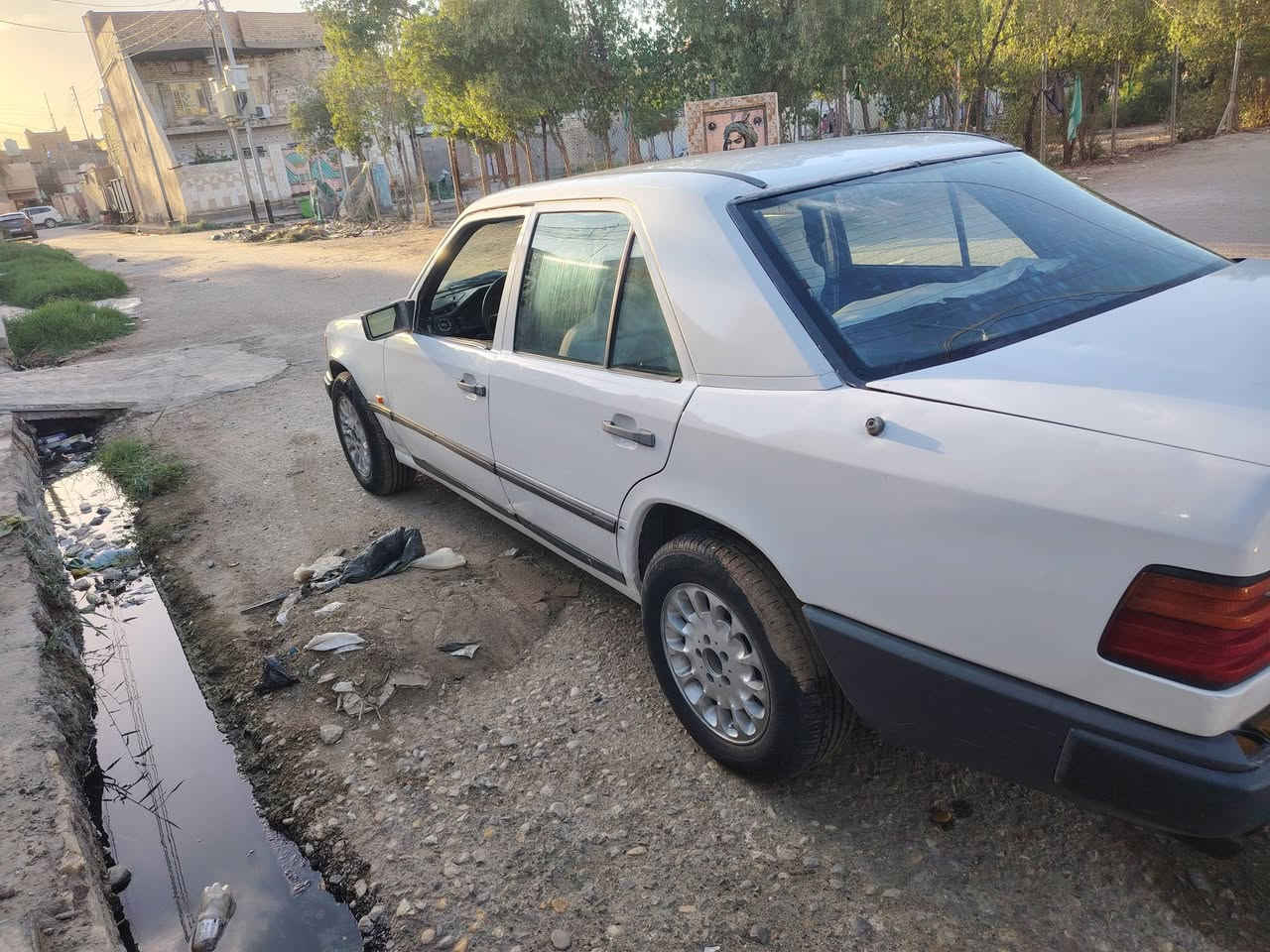 مارسدس دب موديل ٨٨ واسط
السعر ٣٢ وبيه مجال الشراي حك الجيه 
مكينه ٢٥٠ بطه
كير مكينه كفاله شرط وين ميعجبك اترايك
حداديه اتخبل ناعمه
تخم تاير لايت زنون
قاعده وحده مصلحه فقط
غرفته يرادله ترتيب
مكان ذي قار الرفاعي ***********
