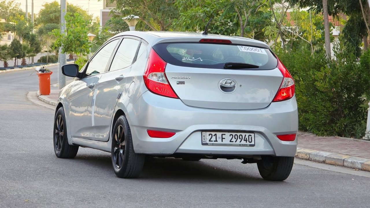 أكسنت موديل 2017 وارد امريكي ماشيه 100Mi  محرك جبير كير اوتوماتيك بجم كبس بدون ايرباك بيهه  اربع قطع صبغ بدون دواخل كما موضح بسونار الي مرفقه بالصور مع رقم شاصي 
رقم سليمانيه دولي جديد بالسمنه لحد 2029 
***********
المواصفات /
كيرو محرك شرط برغي منه ممفتوح 
تبريد ثلج 
تخم تأثيرات جديد 
صدر امامي خلفي جديد 
ويل كروم 
قفل مركزي 
تحكم ستيرن 
محرك كبير 
باتري جديد 
اي بي اس 
سيدي 
بلاجتور 
اخوان سياره مال بيت بدون برغي نقص وترايك البصره وسعر جوه سوك مكان سياره ديالى /خانقين سعره,,,,,,,,83
