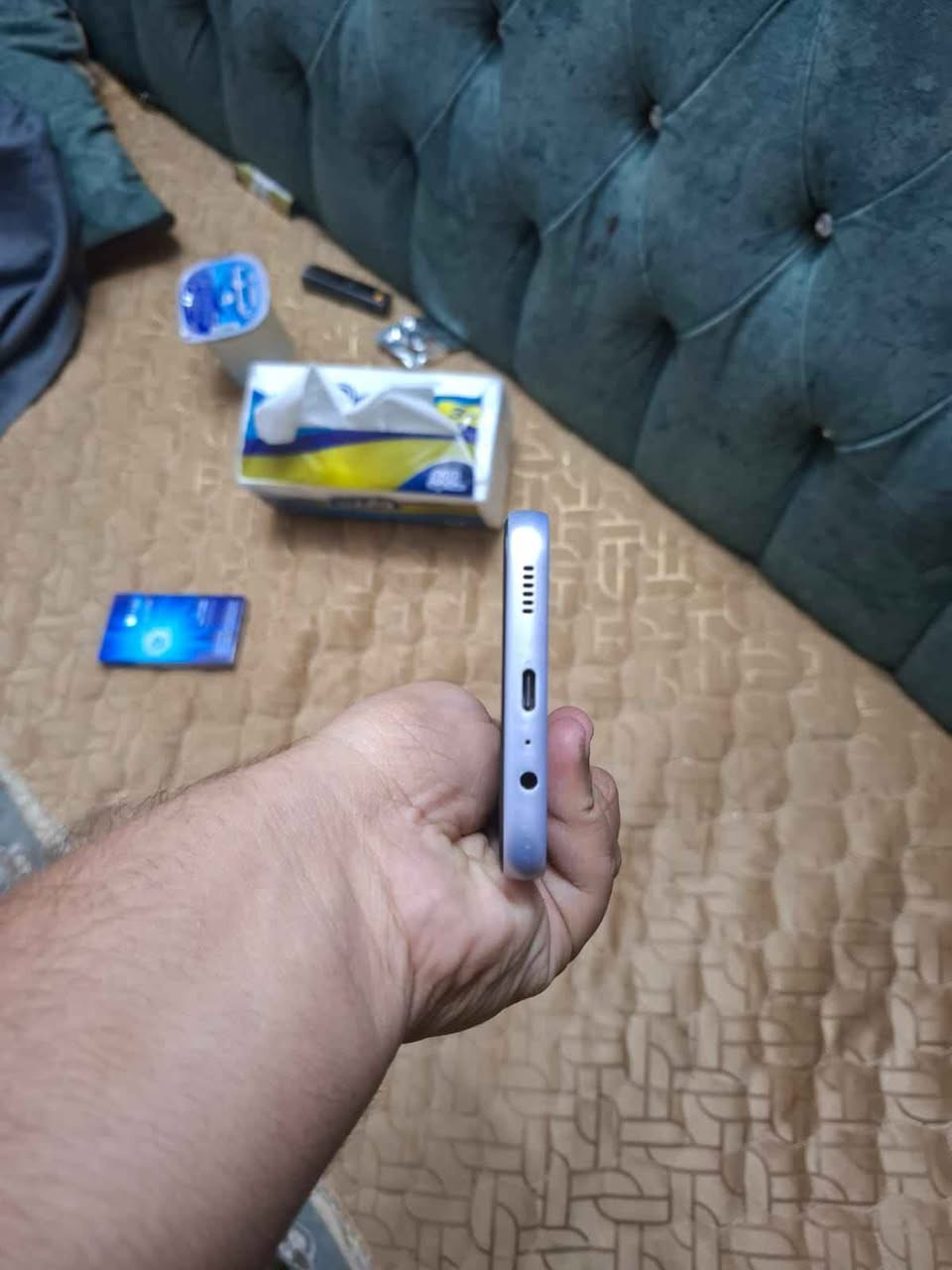 عندي سامسونج A14 بحاله الشركه مامستبدل بي اي شي و شاشته مابيها لا فطر و لاكسر و مجرد شخوط بسيطه بالشاصي مال استعمال بالكفر و الجهاز امانته الله ماداخل صيانه ابد و ييجي ويا كيبل و كفر ذاكرته 128 سعره 100 قفل قفل مكاني بغداد حي العامل بغداد, العراق

نص مكتوب في الصور:
- حول الهاتف JAFAR الخاص بـ A14 إعادة تسمية اسم المنتج Galaxy A14 اسم الطراز SM-A145F/DS الرقم التسلسلي RF8W70JJ6GR SIM 2 رقم الهاتف غير معروف الشبكة zain IQ IMEI 1 357689180242934 SIM 1 رقم الهاتف +9647726788489 الشبكة Asiacell IMEI 2 359524960242937 معلومات الحالة