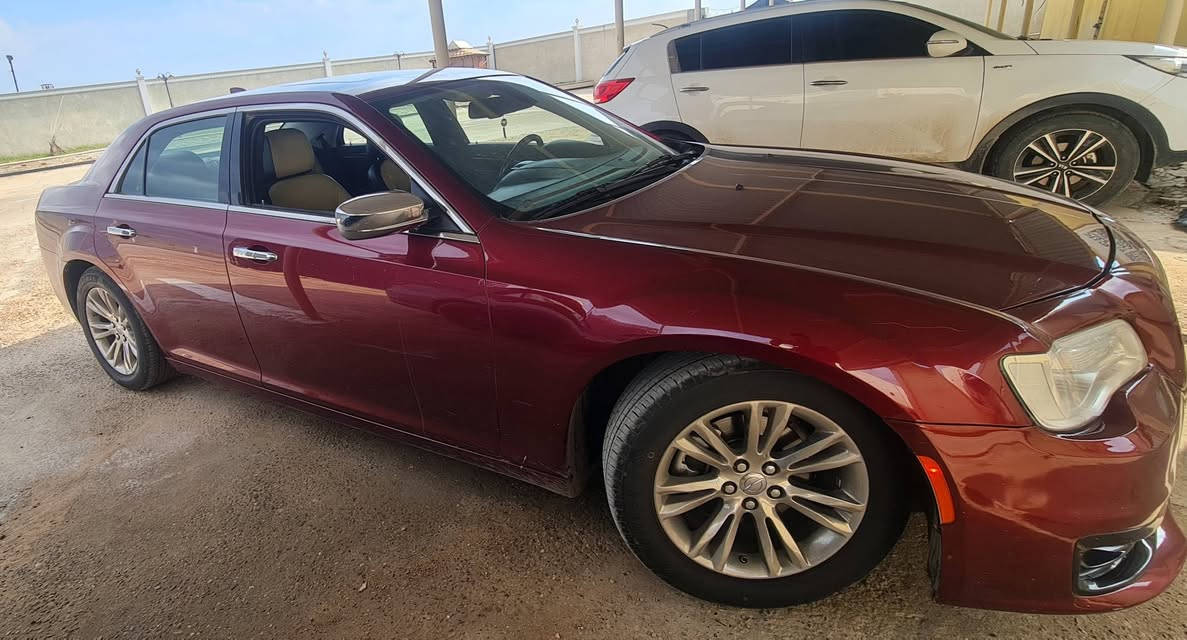 أوباما   2019  C300
الــمــواصــفـــات  فول ماعدا  الرادار 
         
رقم بغداد مشروع وطني
محرك  6سلندر
 تشغيل عن بعد
بانوراما  
استيرن تدفئة
كشنات جلد 
كاميرا خلفية 
كشنات تدفئه وتبريد 
شاشه كبيره لمس 
تحكم استيرن جهتين 
مانع انزلاق 
هيترات مري 
گير ماوس 
مكان السيارة بابل          
السياره حادثها فقط جاملغ  بدون ايرباك في امريكا 
داخل العراق فقط باب السايق شخط قوي وتم تبديله نفس اللون 
وشخط بالباب البصف السايق باقي نفسه
الباقي كله مكفول لا شواصي ولا داخل ولا لغود 
‏السيارة بأسمي
السعر ٢٢٠ وبيها مجال 
‏والاستفسار على الرقم  ‎***********
