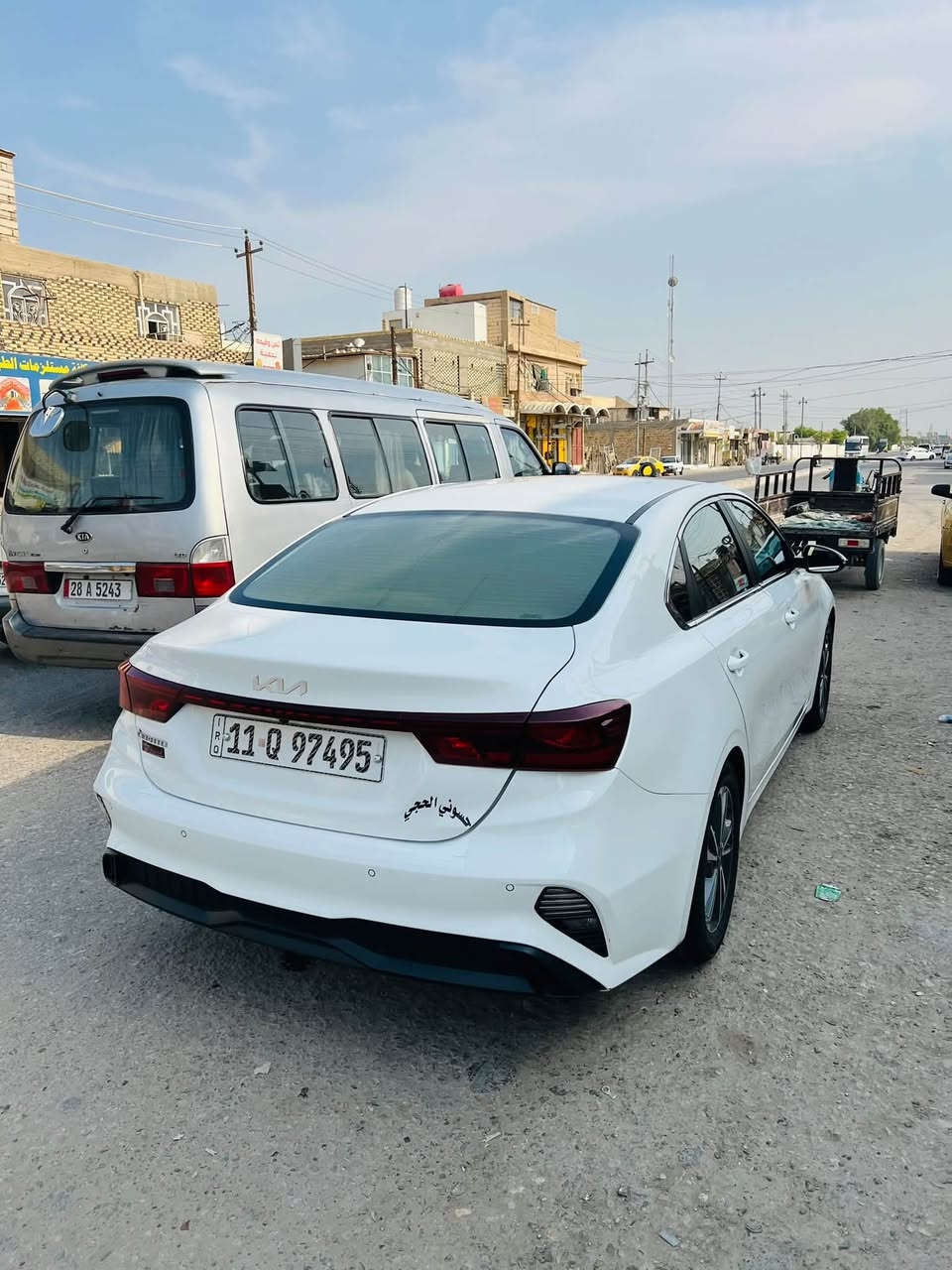 ‏السلام عليكم سيرات موديل 24 فول خليجي مكينة 2000 دوش ماشية 72 رقم بغداد باسمي تحويل ثاني يوم السيارة مقفولة من الصبغ ومن الضربة ومن أي شيء قير مكينة تبريد كفالة السيارة بيها بيها بارد بسيط مكاني نجف الاستفسار الرقم*********** السعر185 بيها مجال بسيط💞

