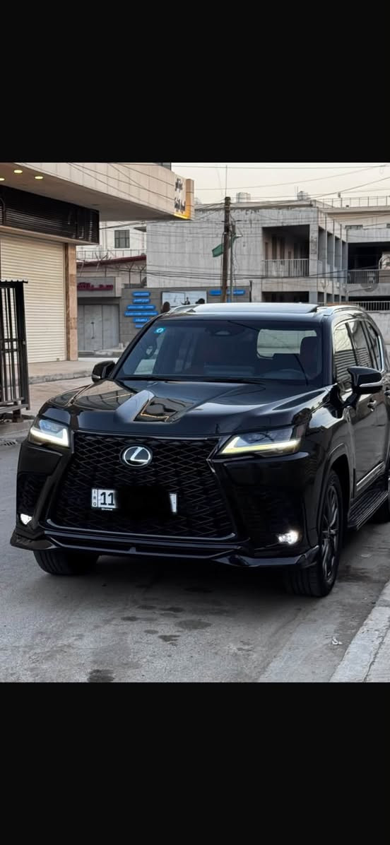 لكزس LX700 موديل ٢٠٢٥
ماشيه ١٢ الف فقط 
شركة ساز ام الضمان 
مواصفاته اعلى فئه F1 
كامرات محيطيه 
داته شو 
صندوق يفتح بالرجل 
رادارات بكل اتجاه 
كامره بالمرايه الوسطيه
٥ راكب 
داخل احمر 
تدفئه تبريد كهرباء خزن ميموري 
بردات 
وبعد هوايه مواصفات 
صار بيه طخه بسيطه بصفحه السايق جاملغ وبابين تبدلت القطع نفس الون اصليه من سياره زيرو تقره بالسونار براغي مفتوحه فقط وصبغ الجاملغ الخلفي بدون دواخل بدون ايرباك ( بيه صفحه ) 
السعر ١١٨ الف ١١ شده و٨٠ ورقه بيع او مراوس 
الكراده ساحه الواثق 
***********
***********
