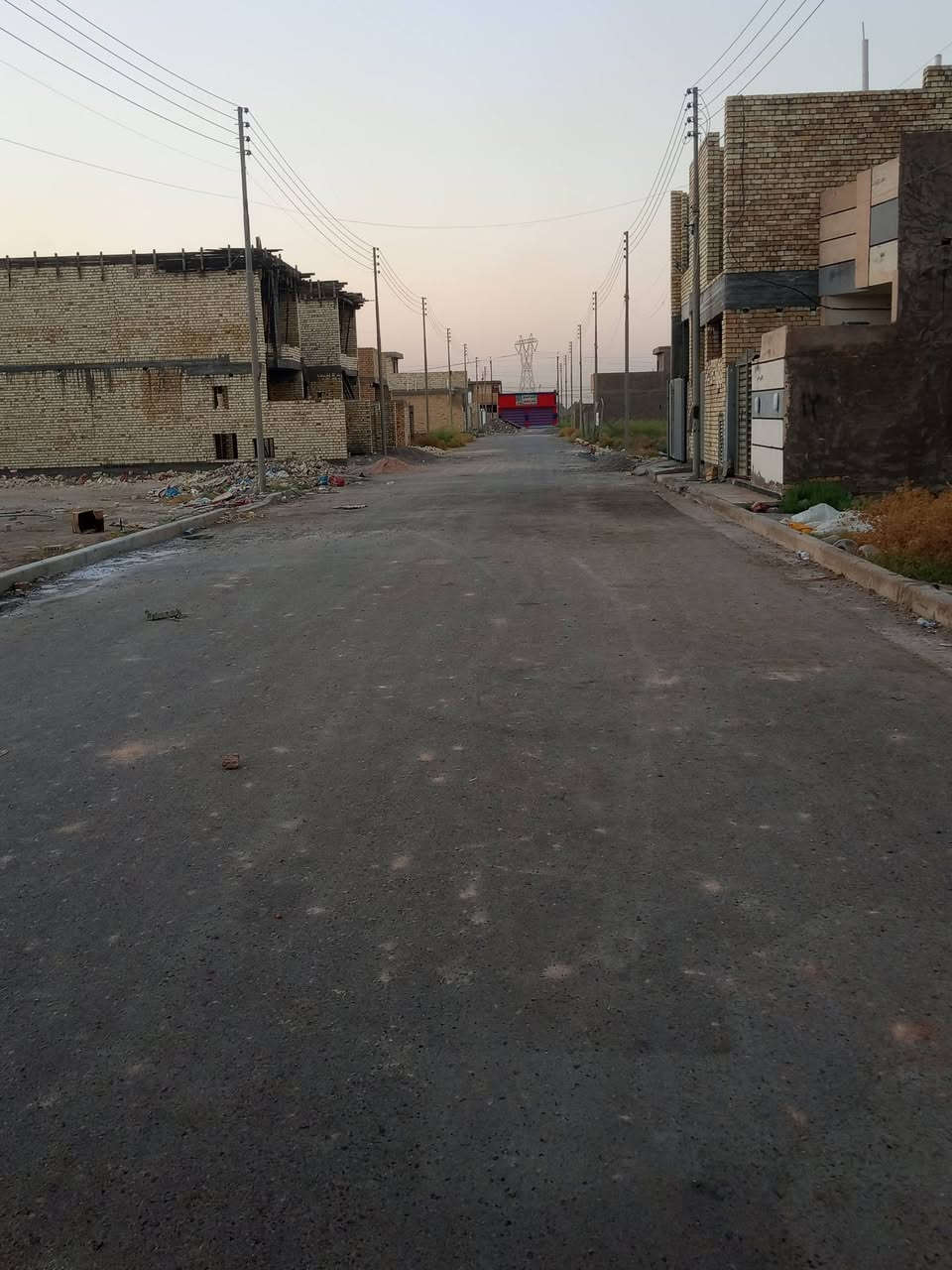 قطعه ارض للبيع بمجمع الكرغولية قرب مجمع سرايا السلام 300 متر واجهه 15 والنزال 20 خدمات كامله تبليط وماء وكهرباء ومجاري السعر 48 وبي مجال بسيط ***********
