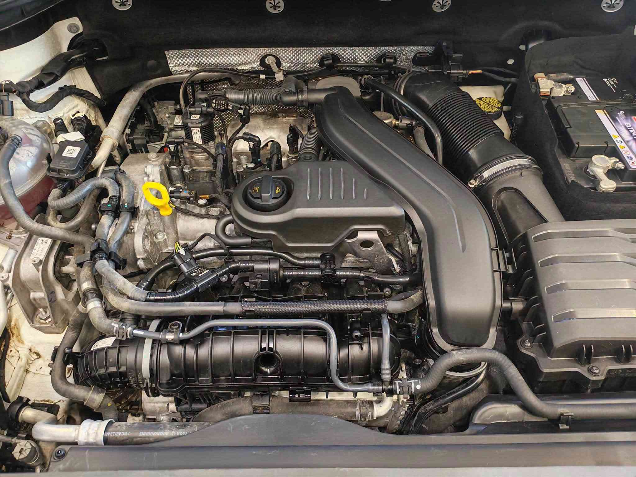 مركز شيرين لصيانة السيارات الالمانية 🇩🇪
.

🌹 زبائننا الكرام

تبديل دهن المحرك لجميع سيارات Volkswagen Group باستخدام الزيت المطابق لمواصفات الشركة المصنعة ، مع تبديل:

✅ فلتر الدهن
✅ فلتر الهواء
✅ فلتر التبريد
✅ غسل وتنظيف المحرك بالكامل 

‼️ معلومة مهمة:
تختلف مواصفات دهن المحرك من سيارة إلى أخرى، حيث يعتمد كل محرك على كود زيت خاص به وفقًا لمعايير شركة Volkswagen، ومن أبرزها:

🔹 VW 508
🔹 VW 504
🔹 VW 502

لذلك نحرص على اختيار الكود المناسب لكل سيارة حسب موديلها ونوع محركها، لضمان أفضل حماية للمحرك، والحفاظ على أدائه وكفاءته كما أوصت به الشركة المصنعة

.

‏‎زبائننا الكرام 

‏‎عروض وكالتنا 

🎁 عروض وكالة شيرين

✅ تبديل هيدروليك الكير بدون أجور عمل.

✅ فحص كمبيوتر مجاني في اوقت تحتاجه سيارتك وذلك حالة  تبديل دهن المحرك في وكالتنا.

✅ فحص الصدر الأمامي او السيارة مجاناً في اي وقت تحتاجه سيارتك وذلك  تبديل دهن المحرك في وكالتنا.

🎉 كما تدخل تلقائياً في:

🔹 السحبة الشهرية للفلاتر المجانية.
🔹 سحبة اجور  عمل المجانية  .

🌹

🌹
موقع شركتنا 

‏https://maps.google.com/?q=36.168079,44.011108

‏‎‏‎شركة شيرين ( وكالة فولكس واگن & سكودا) 

‏‎اربيل - قرب نقليات بغداد ( كراج بغداد) - بالقرب من مرطبات 9* 9 

📞***********-***********

#Tiguan  #passat  #Volkswagen #atlas #jetta #volkswagen

نص مكتوب في الصور:
- مركز شيرين