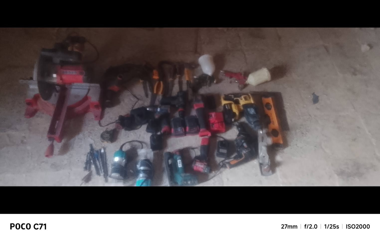 للبيع محل كله شغال السعر مليونين ونص استفسار واتساب او اتصال***********

نص مكتوب في الصور:
- POCO C71 27mm | f/2.0 | 1/20s | ISO1600
- POCO C71 27mm | f/2.0 | 1/25s | ISO2000
- POCO C71 27mm | f/2.0 | 1/50s | ISO200
- POCO C71 27mm | f/2.0 | 1/50s | ISO320
- POCO C71 27mm f/2.0 1/33s ISO500